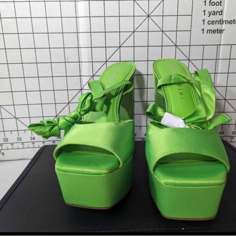 NEW-Size 9.5 Womens Gianni Bini Karstin Velvet Ankle WrapUp Platform Heels Green - Picture 4 of 8